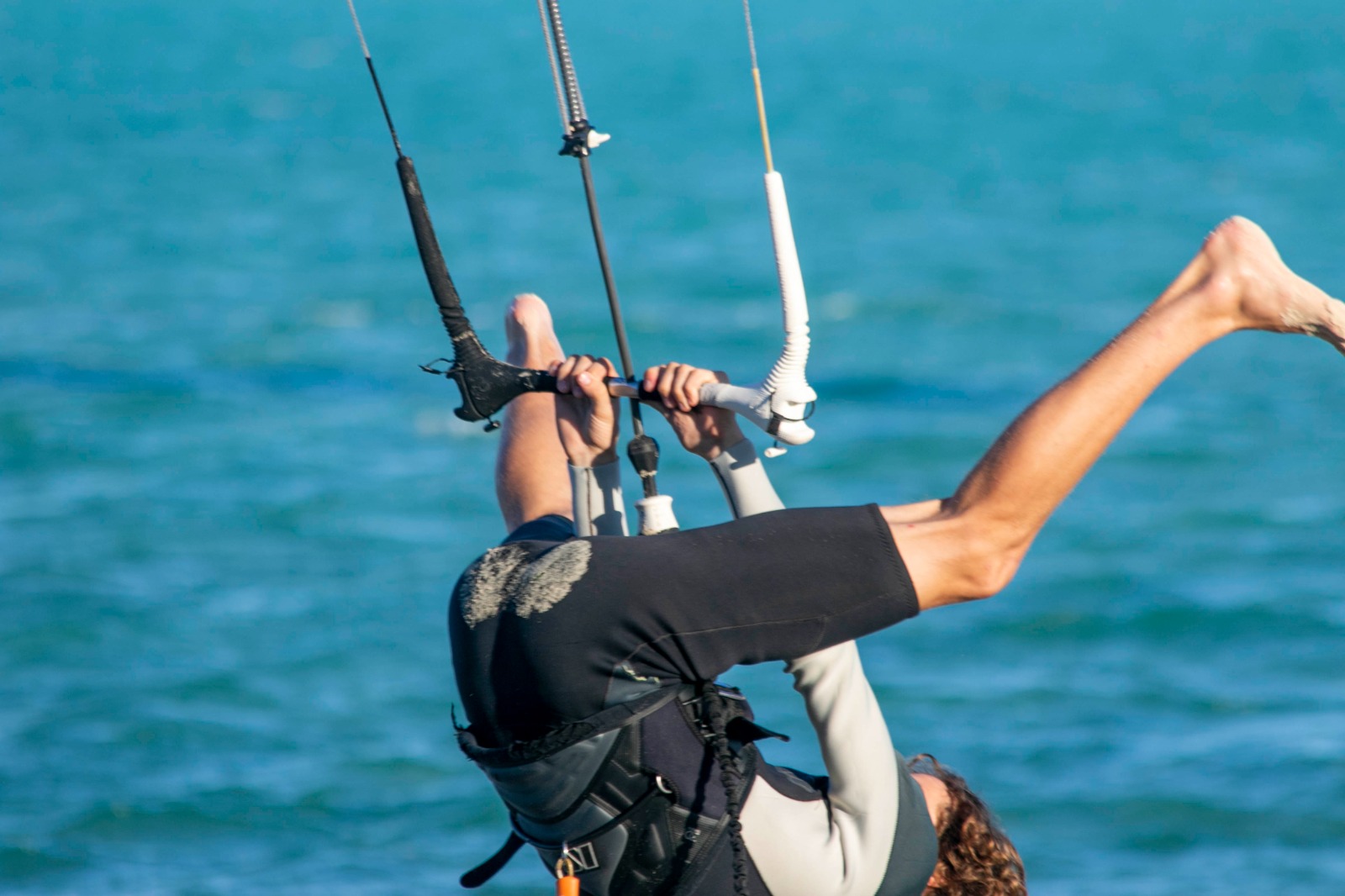 Dynamic kiteboarding action
